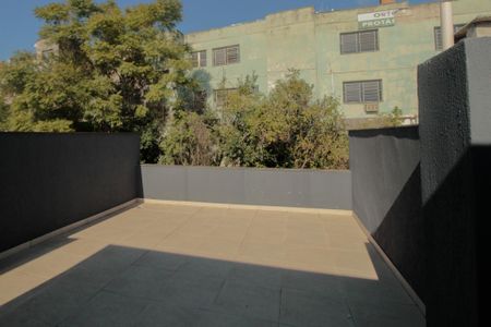 Casa à venda com 210m², 3 quartos e 4 vagas Casa à venda com 210m², 3 quartos e 4 vagasTerraço