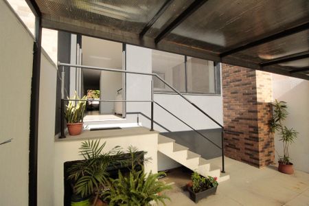 Casa à venda com 210m², 3 quartos e 4 vagas Casa à venda com 210m², 3 quartos e 4 vagasFachada