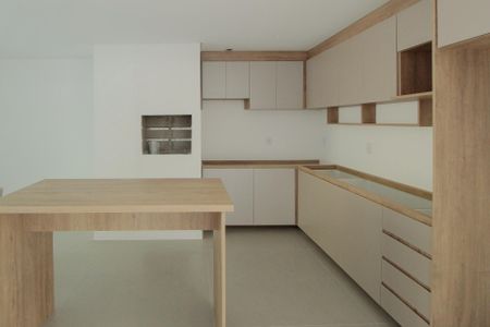 Casa à venda com 210m², 3 quartos e 4 vagas Casa à venda com 210m², 3 quartos e 4 vagasCozinha