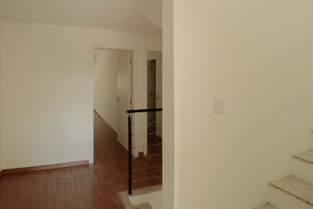 Casa à venda com 210m², 3 quartos e 4 vagas Casa à venda com 210m², 3 quartos e 4 vagasCorredor