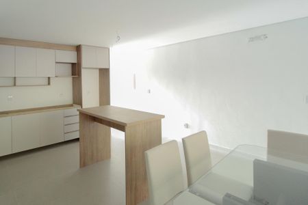 Casa à venda com 210m², 3 quartos e 4 vagas Casa à venda com 210m², 3 quartos e 4 vagasCozinha
