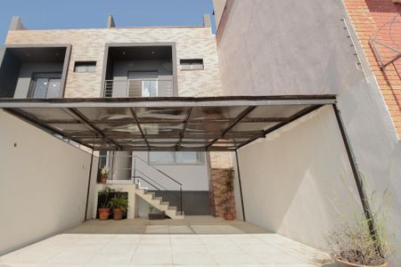 Casa à venda com 210m², 3 quartos e 4 vagas Casa à venda com 210m², 3 quartos e 4 vagasÁrea Externa