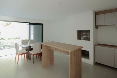 Casa à venda com 210m², 3 quartos e 4 vagas Casa à venda com 210m², 3 quartos e 4 vagasCozinha