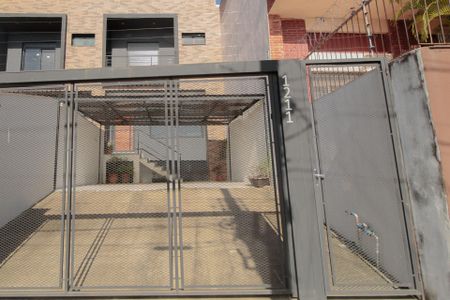 Casa à venda com 210m², 3 quartos e 4 vagas Casa à venda com 210m², 3 quartos e 4 vagasFachada