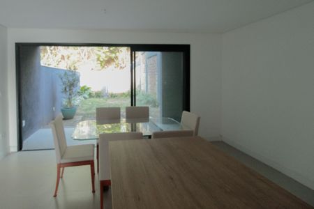Casa à venda com 210m², 3 quartos e 4 vagas Casa à venda com 210m², 3 quartos e 4 vagasCozinha