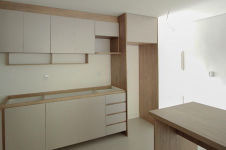 Casa à venda com 210m², 3 quartos e 4 vagas Casa à venda com 210m², 3 quartos e 4 vagasCozinha