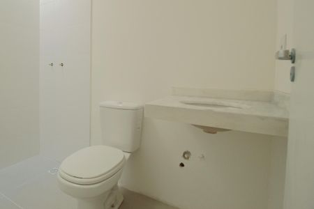 Casa à venda com 210m², 3 quartos e 4 vagas Casa à venda com 210m², 3 quartos e 4 vagasBanheiro da Suíte 2