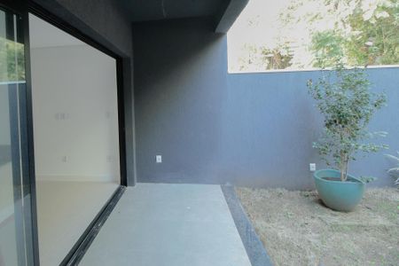 Casa à venda com 210m², 3 quartos e 4 vagas Casa à venda com 210m², 3 quartos e 4 vagasVaranda da Suíte 1