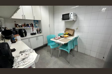 Apartamento à venda com 172m², 4 quartos e 2 vagasCozinha