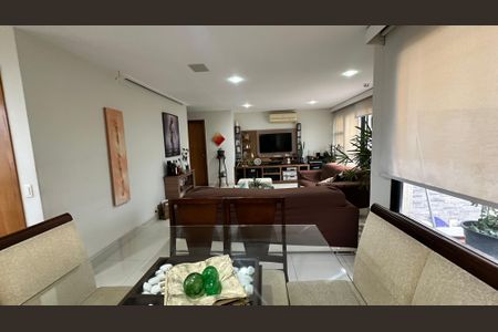 Apartamento à venda com 172m², 4 quartos e 2 vagasSala