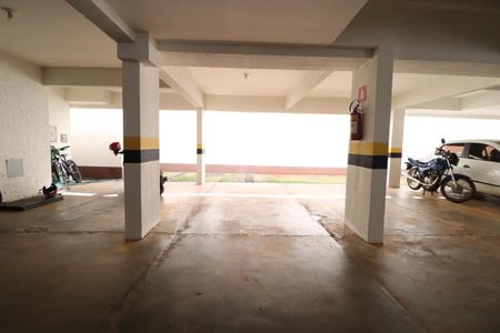 Garagem de apartamento para alugar com 2 quartos, 58m² em Daniel Fonseca, Uberlândia
