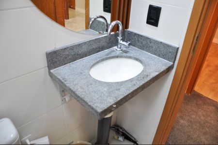 Apartamento à venda com 42m², 2 quartos e 1 vaga Apartamento à venda com 42m², 2 quartos e 1 vagaBanheiro Social