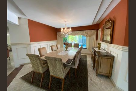 Casa à venda com 872m², 4 quartos e 4 vagas