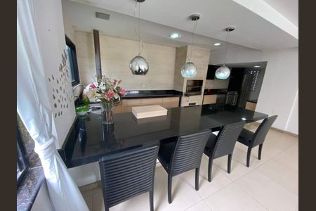 Casa à venda com 872m², 4 quartos e 4 vagas