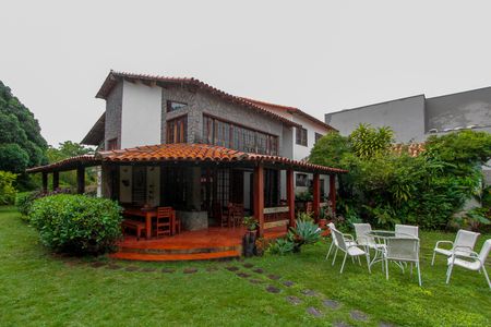 Casa à venda com 583m², 4 quartos e 3 vagasFachada interna