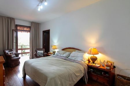 Casa à venda com 583m², 4 quartos e 3 vagasSuíte 2