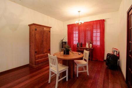 Casa à venda com 583m², 4 quartos e 3 vagasSala de Jantar