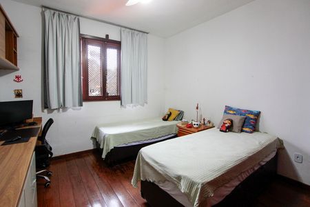 Casa à venda com 583m², 4 quartos e 3 vagasQuarto 1