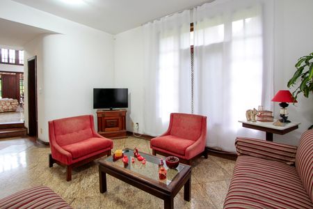 Casa à venda com 583m², 4 quartos e 3 vagasSala de TV