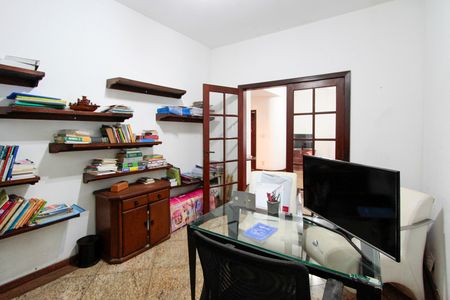 Casa à venda com 583m², 4 quartos e 3 vagasEscritório