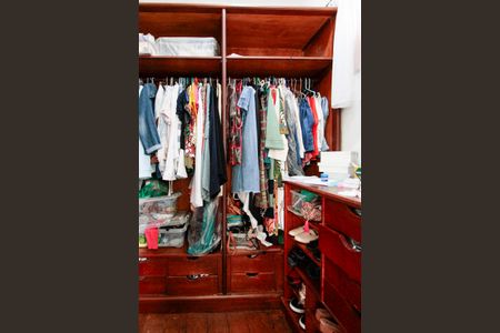 Casa à venda com 583m², 4 quartos e 3 vagasCloset Suíte 2