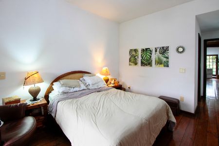 Casa à venda com 583m², 4 quartos e 3 vagasSuíte 2