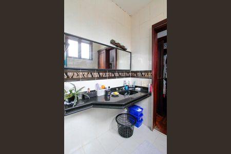 Casa à venda com 583m², 4 quartos e 3 vagasBanheiro Suíte 2