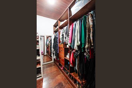 Casa à venda com 583m², 4 quartos e 3 vagasSuíte 1 Closet