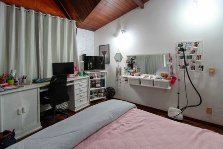 Casa à venda com 583m², 4 quartos e 3 vagasBanheiro Suíte 1