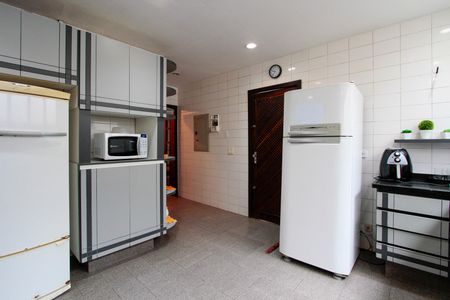 Casa à venda com 583m², 4 quartos e 3 vagasCozinha