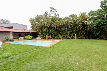 Casa à venda com 583m², 4 quartos e 3 vagasQuintal
