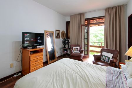 Casa à venda com 583m², 4 quartos e 3 vagasSuíte 2