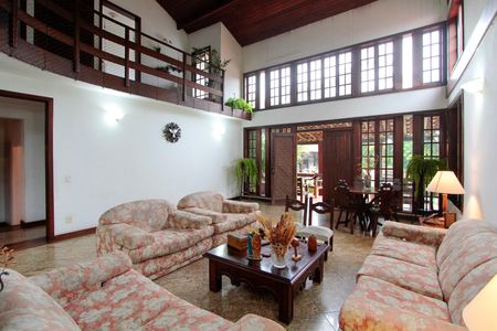 Casa à venda com 583m², 4 quartos e 3 vagasSala