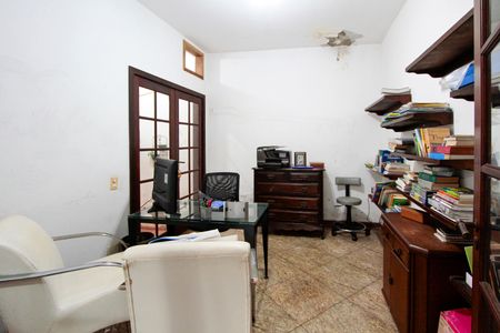 Casa à venda com 583m², 4 quartos e 3 vagasEscritório