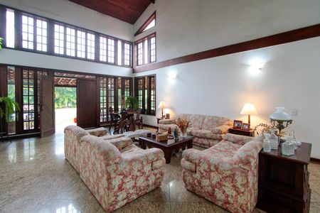 Casa à venda com 583m², 4 quartos e 3 vagasSala