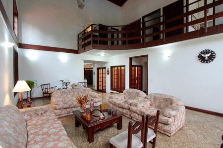 Casa à venda com 583m², 4 quartos e 3 vagasSala