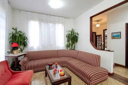 Casa à venda com 583m², 4 quartos e 3 vagasSala de TV