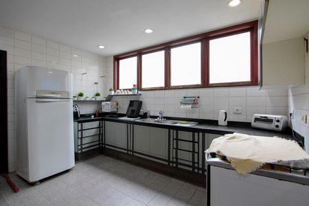 Casa à venda com 583m², 4 quartos e 3 vagasCozinha