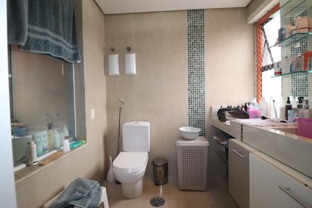 Apartamento à venda com 165m², 3 quartos e 2 vagasBanheiro da Suíte