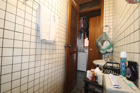 Apartamento à venda com 165m², 3 quartos e 2 vagasBanheiro de Serviço