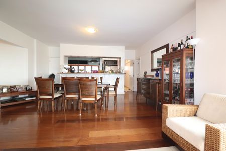 Apartamento à venda com 165m², 3 quartos e 2 vagasSala