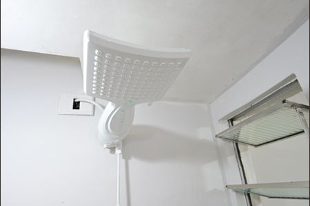 Banheiro social  de kitnet/studio para alugar com 1 quarto, 15m² em Setor Leste Vila Nova, Goiânia