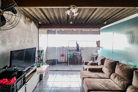 Casa à venda com 120m², 2 quartos e 4 vagasSala