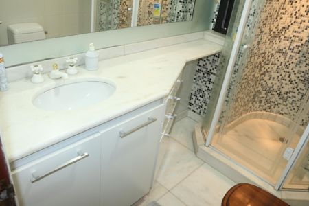 Apartamento à venda com 220m², 4 quartos e 3 vagasBanheiro da Suíte 1