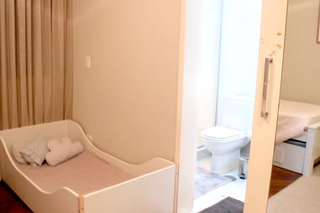 Apartamento à venda com 220m², 4 quartos e 3 vagasSuíte 2