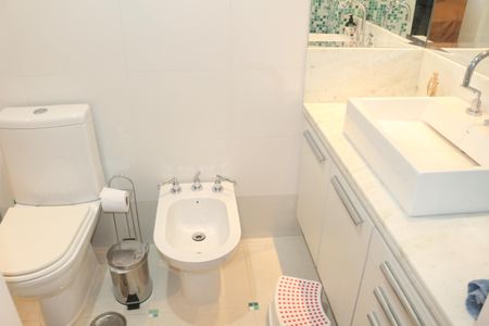 Apartamento à venda com 220m², 4 quartos e 3 vagasBanheiro da Suíte 2