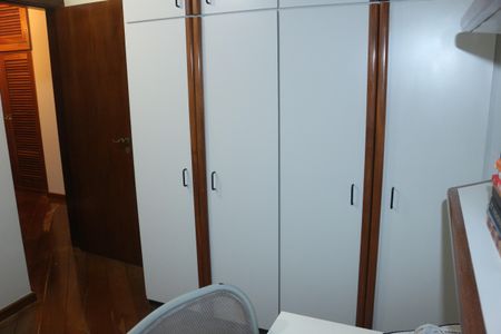Apartamento à venda com 220m², 4 quartos e 3 vagasQuarto 2