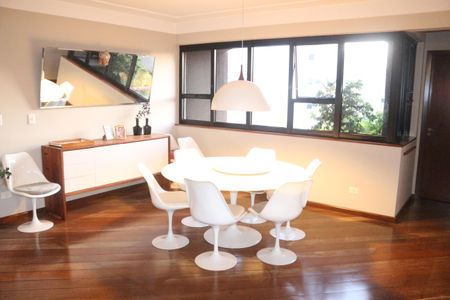 Apartamento à venda com 220m², 4 quartos e 3 vagasSala