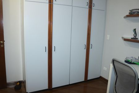 Apartamento à venda com 220m², 4 quartos e 3 vagasQuarto 2
