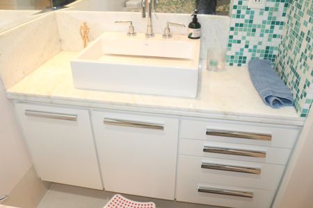 Apartamento à venda com 220m², 4 quartos e 3 vagasBanheiro da Suíte 2